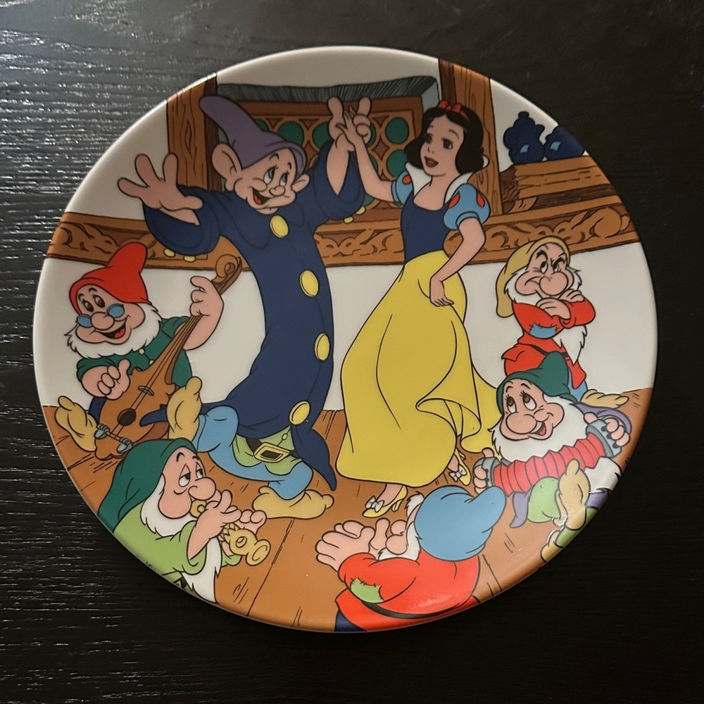 Disney Snow White and Dwarfs Colorful Plate